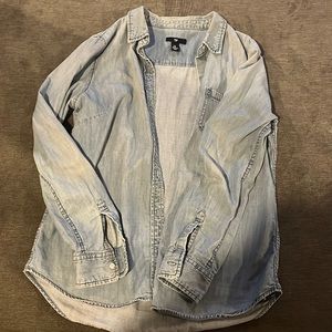 Gap chambray denim button down shirt, women’s medium